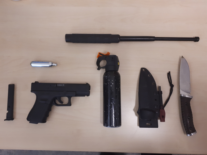Loaded Imitation Firearm And Weapons Located In Vehicle Stop VicPD.ca